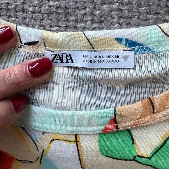 BNWOT ZARA Trendy Graphic cotton T-Shirt – Size L
(Not worn, no tag) - Picture 5 of 6